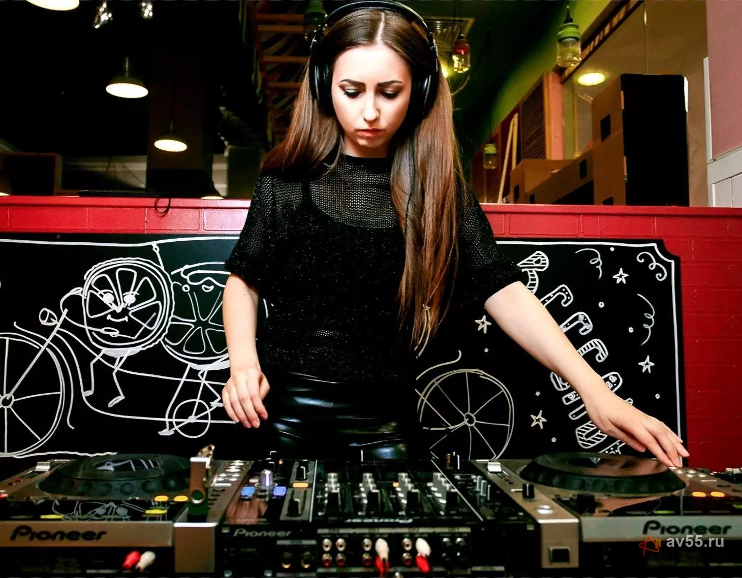 Sankt-Peterburg'daki DJ'ler