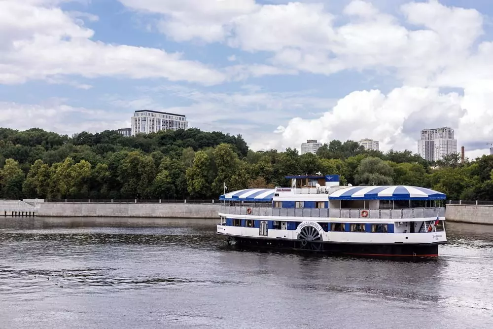 Rechflot — Retro-Dampfschiff «Anna Karenina» — Foto 1