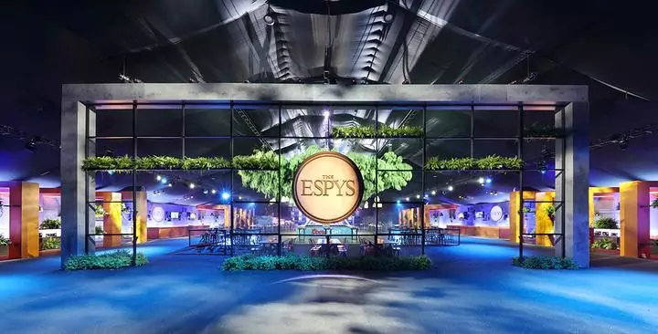 Décor d'événements selon les nouvelles règles — tendances actuelles pour une décoration élégante et sûre