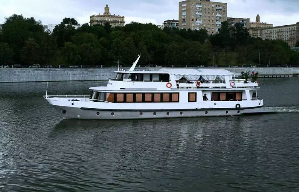 RED BOAT — Bateau Unikum — photo 1