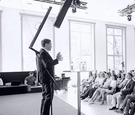 Ponente en estrategia Sergey Faer