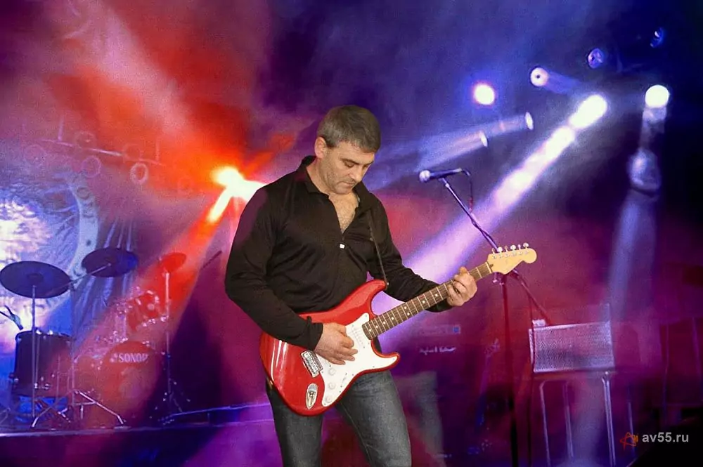 El guitarrista Sergey Mirkotan — foto 1
