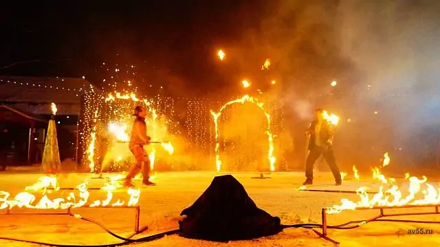 Spectacle de feu du cirque du feu et de la lumière « Artonstopp »