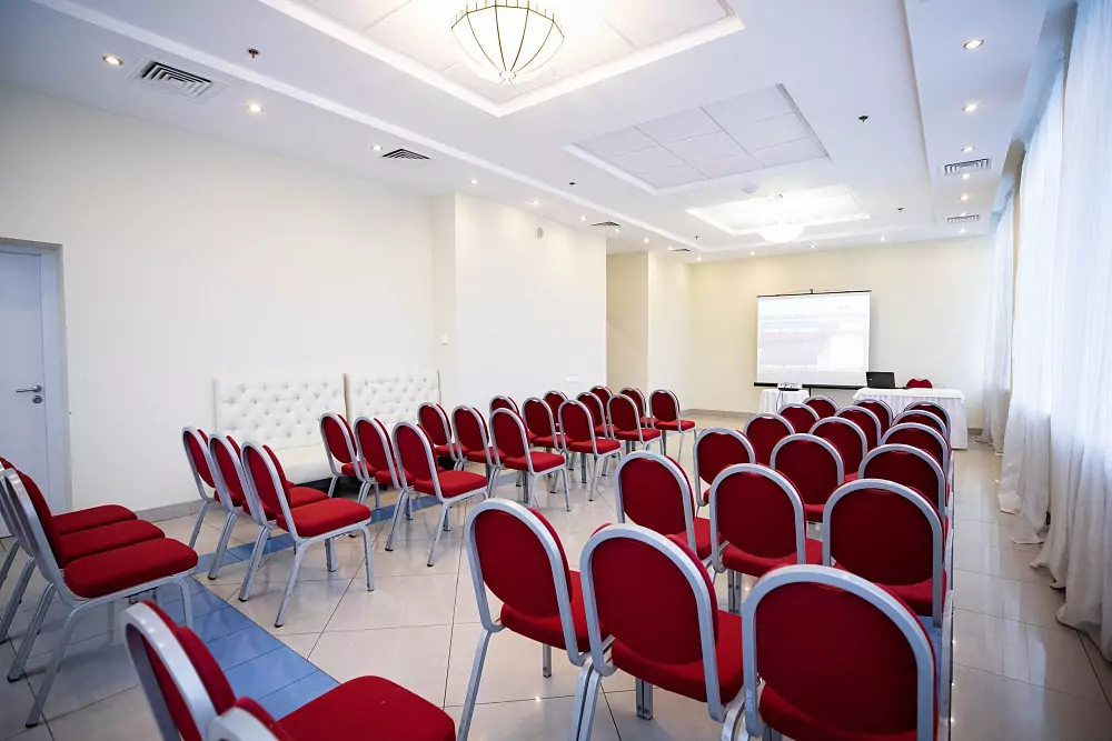 Okhtinskaya Hotel — Malookhtinsky Hall — photo 1