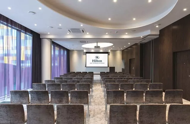 Hilton St. Petersburg ExpoForum — Конференц-зал 1+2