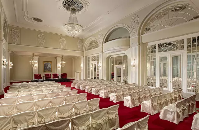 Hotel «Astoria» — Salón de baile