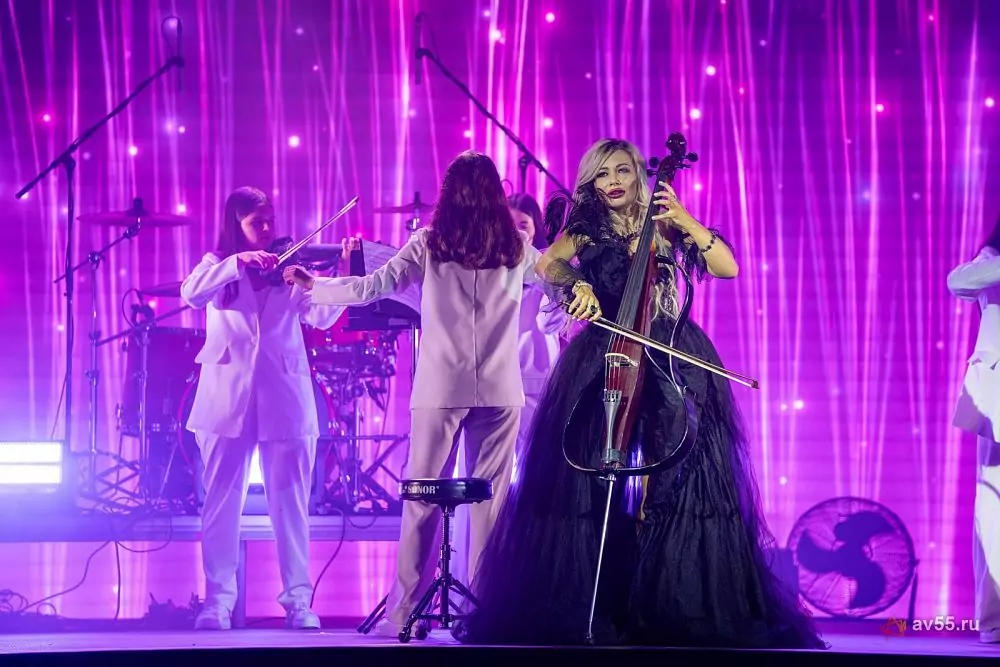 Электровиолончелистка SOFI и шоу «Cyber Orchestra» — фото 1