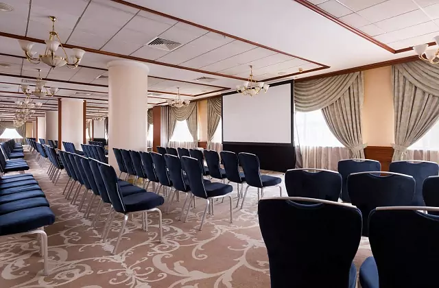 Safmar Aurora Luxe (antiguo Marriott Royal Aurora) — Salón de baile «Petrovsky»