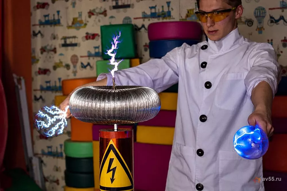 Tesla-şou - ruçnaya molniya — fotoğraf 1