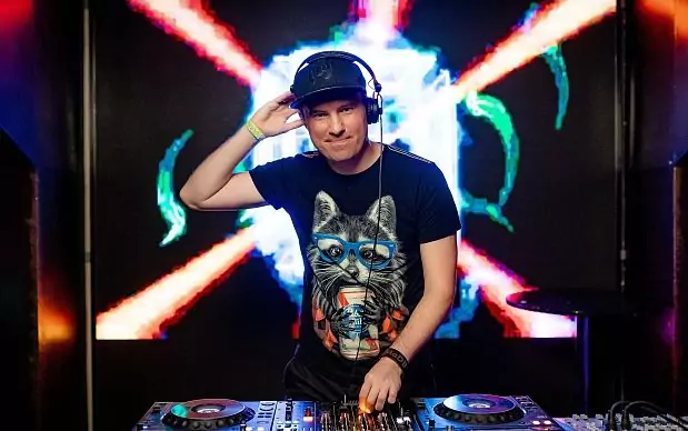 Диджей Andrey MaDB