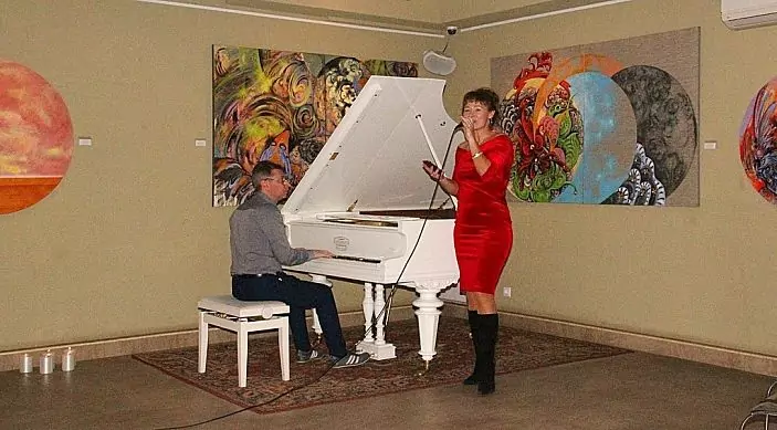 Певица Алёна Сысоева
