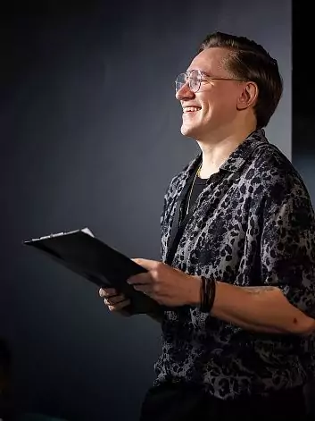 Ведущий Антон Богданов