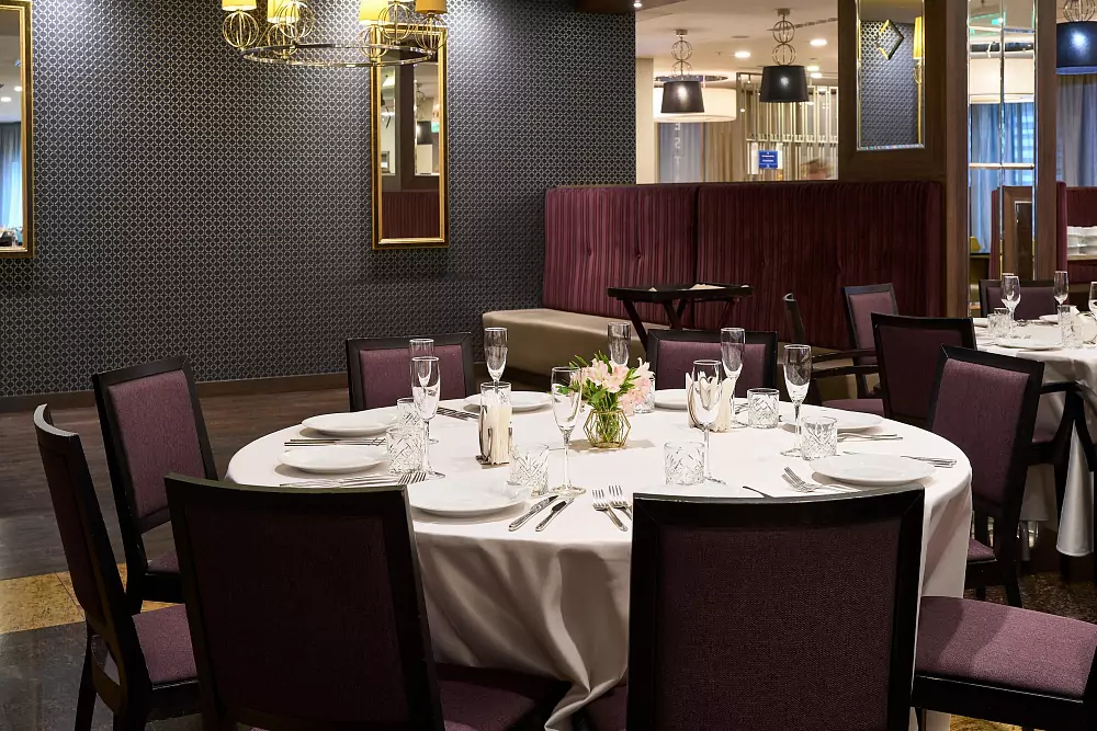 DoubleTree by Hilton — レストラン Emerald — 写真1