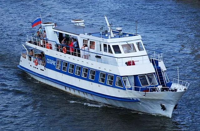 RED BOAT — Motor Ship Solaris