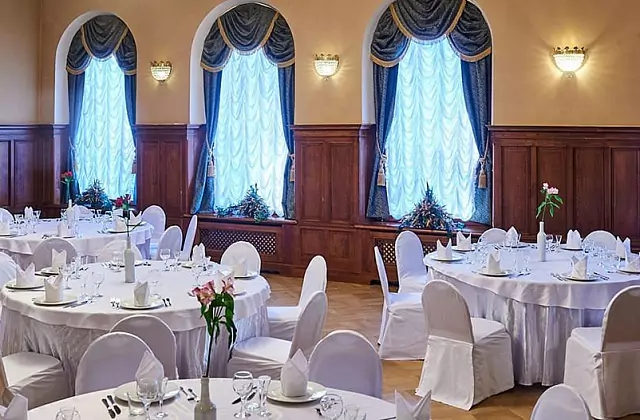 Petro Palace Hotel — Sala «Roble»