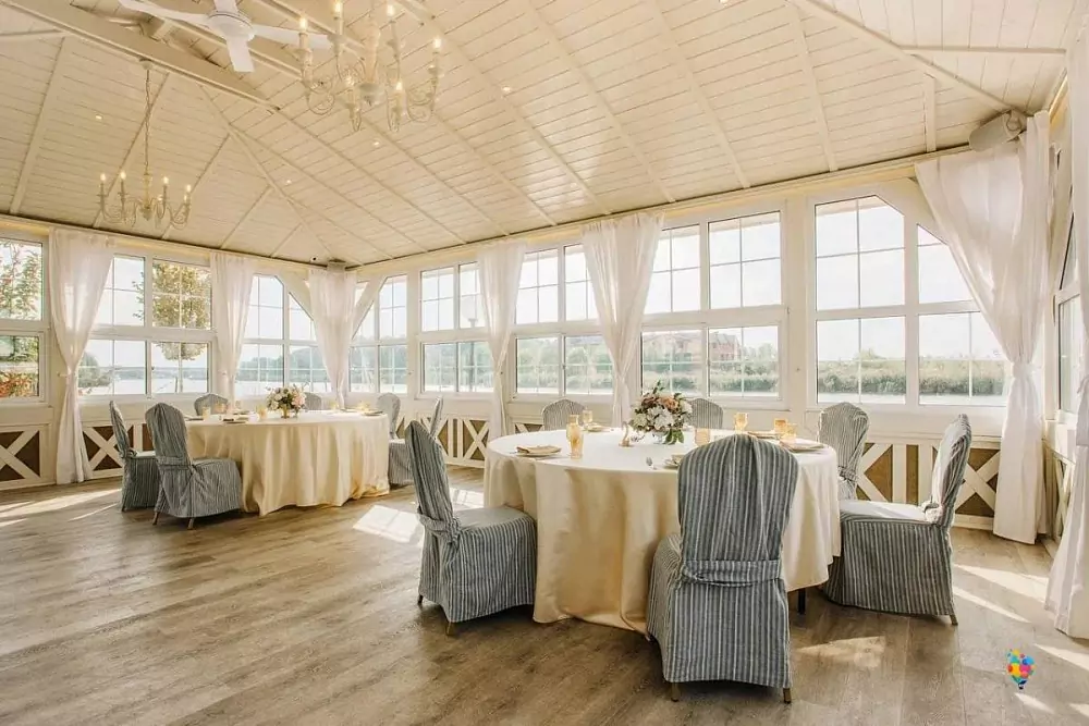 Prigorok – Veranda am Teich – Foto 1