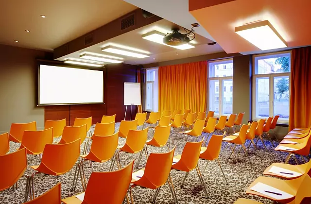 Domina St. Petersburg — Salle de conférence « Atelier99 »