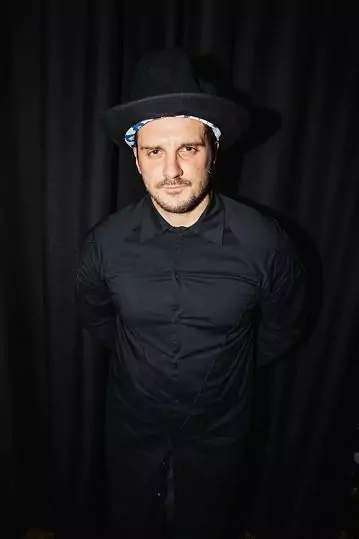 主持人 Nikita Dyuvbanov