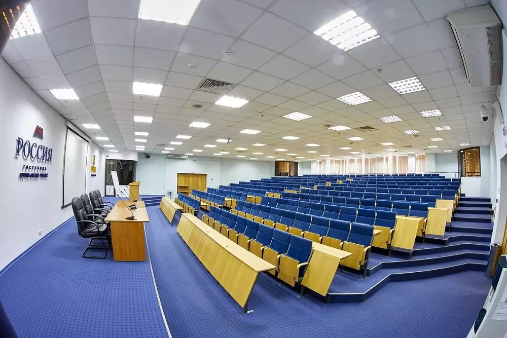 ホテル「ロシア」 — 会議場「ペトロフスキー」 — 写真1