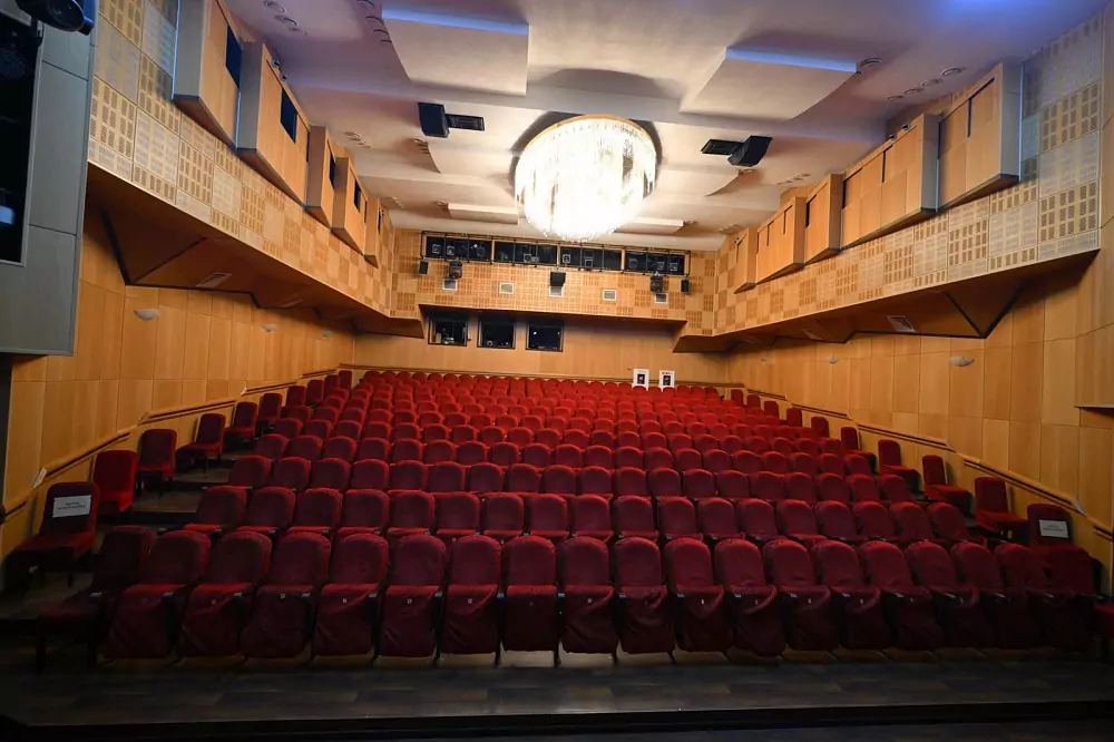 Teatro «Arlekin» — Gran Sala — foto 1