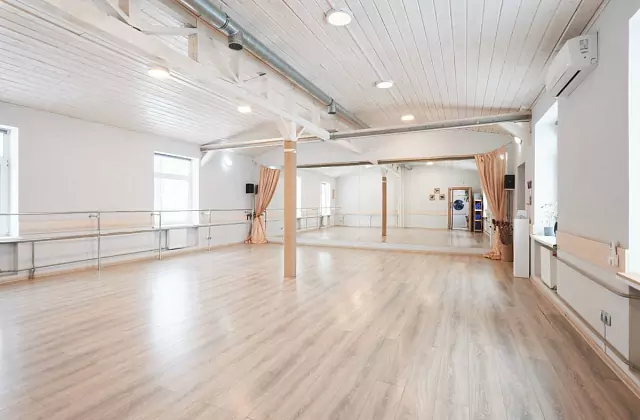 Stüdyo Verşina — Salon 60 m²