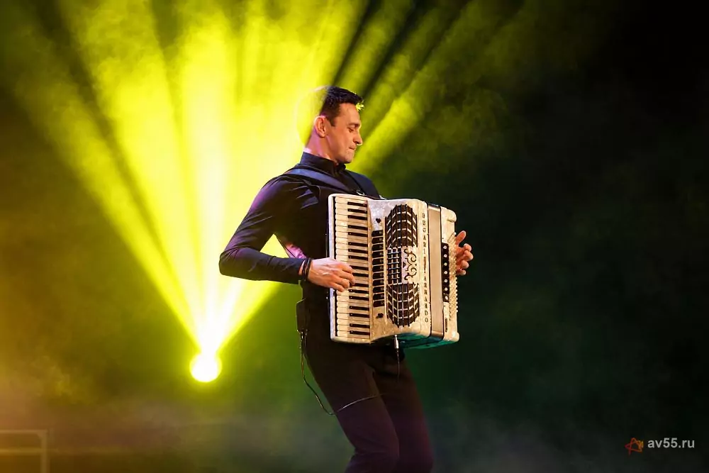 Accordionist Dmitry Ponomarev — photo 1