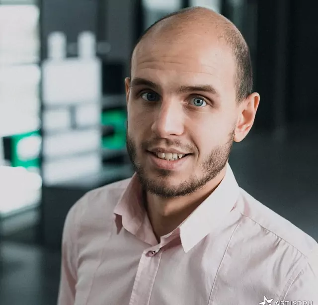 Moderator Tim Ustimenko