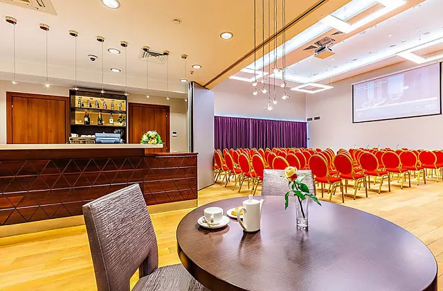 Konferenzsaal — Raikin Plaza Hotel