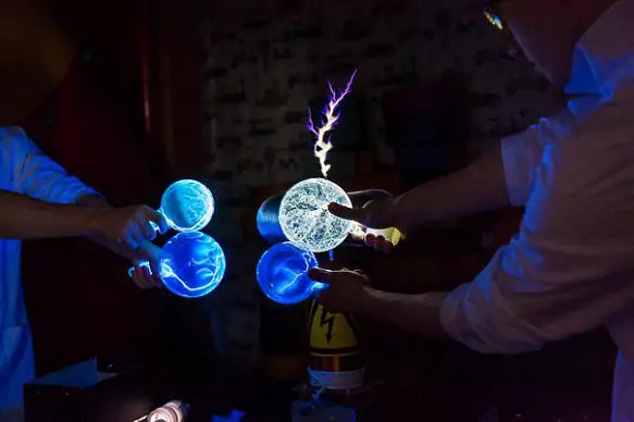 Tesla-Show - Handblitz.
