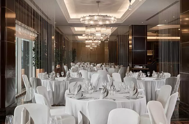 Hotel Continental (eski InterContinental Moskova Tverskaya) — «Tatlin» Restoranı