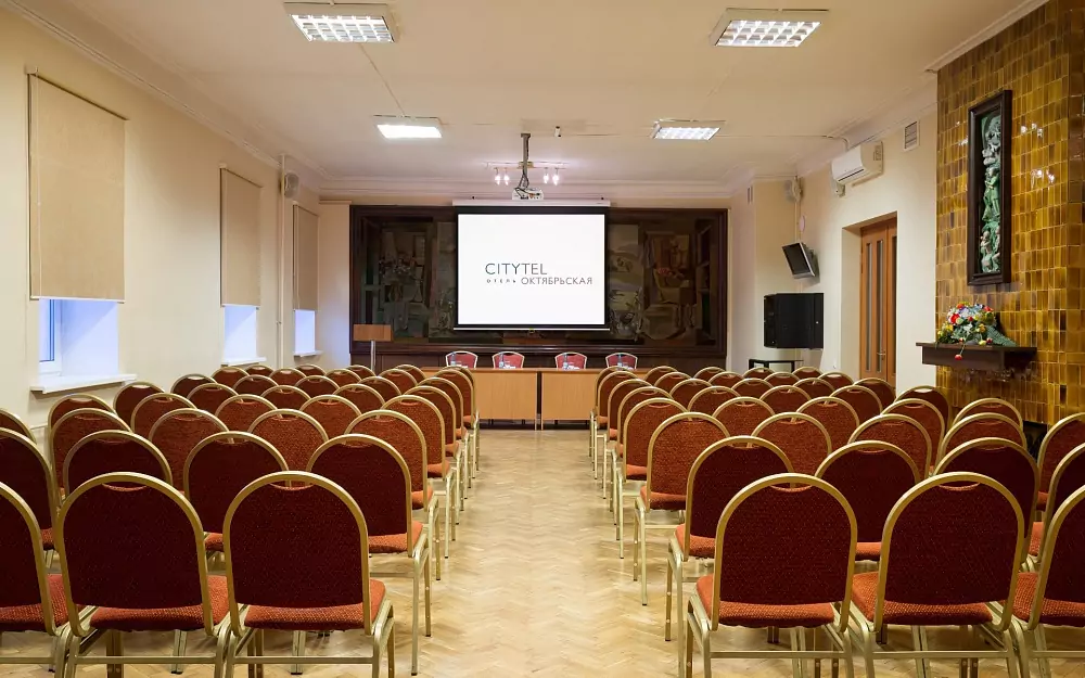 Hotel «Oktiabrskaya» — Salón de la Chimenea — foto 1