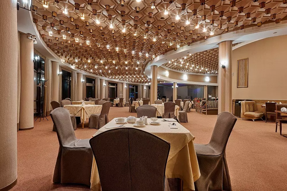 Complejo hotelero «Turist» — Restaurante «Globus» — foto 1