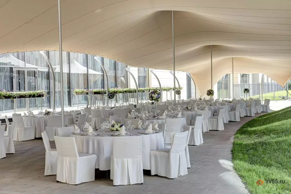 DoubleTree by Hilton Moscow – Marina — Tente d'été sur la Piazza — photo 1