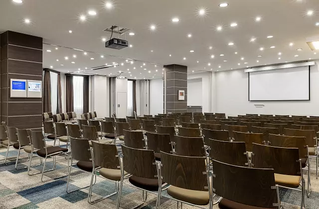 Novotel Moscow City — Salón «New York» con salones pequeños