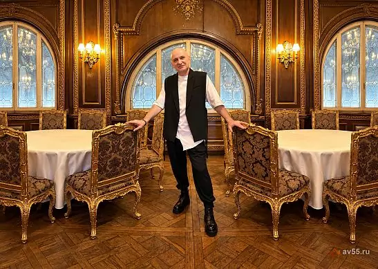 Presentador y pianista cantante Ígor Bytko