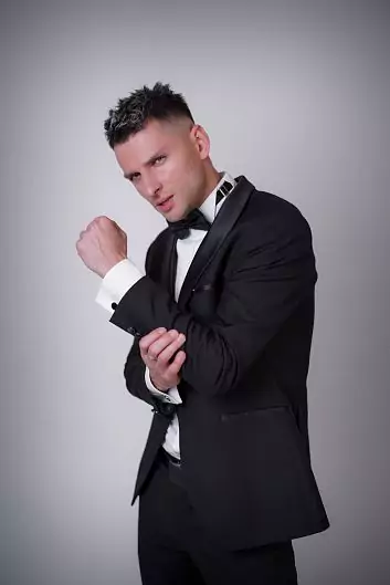 主持人 Maxim Kobzov