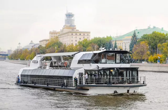RED BOAT — Motor Ship Zhemchuzhina