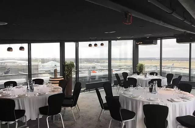 Cosmos Selection Moskova Sheremetyevo Havalimanı (eski Sheraton Sheremetyevo) — «Altitude» Panoramik Restoranı