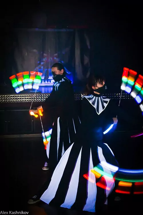 ネオンショー — 写真1