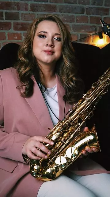 Saxofonista Anna Kazakova