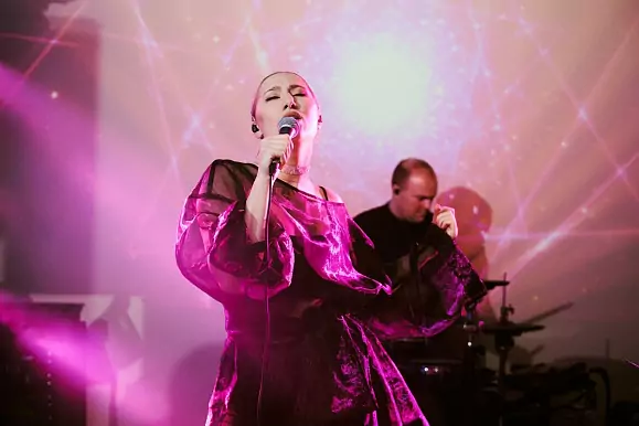Cantante Polina Chusovitina (POCHULI)