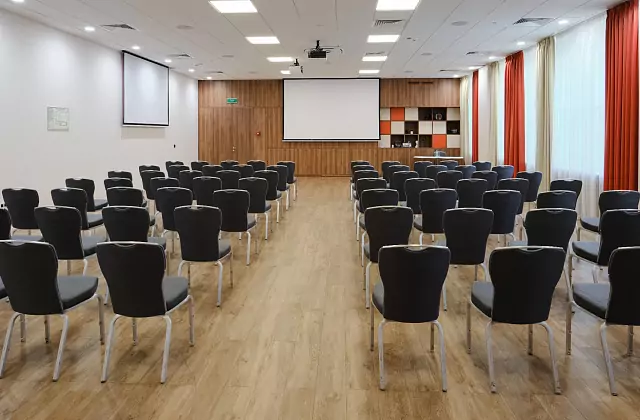 Holiday Inn Moscow Sokolniki — Universitet Hall