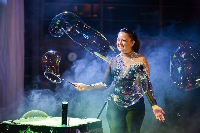 Lyudmila Daryina's Bubble Show