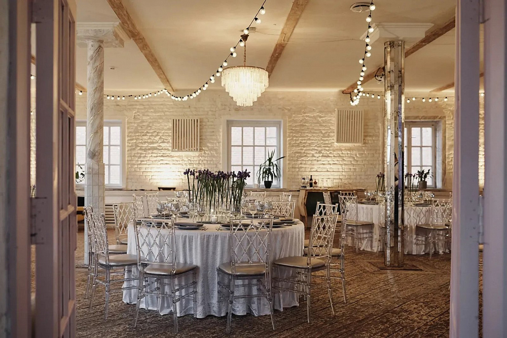 LOFT HALL #3 — Grace — Foto 1