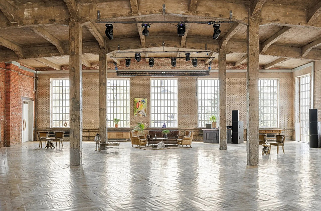 LOFT HALL #1 — Château