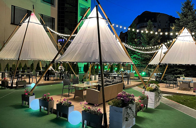 DoubleTree by Hilton — терраса Shater