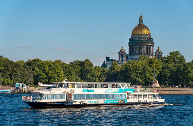 Астра Марин — теплоход «Алёнка»