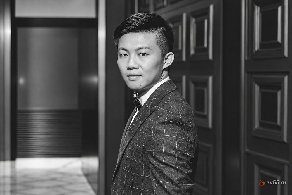 同時通訳者 梁楽天 — 写真1