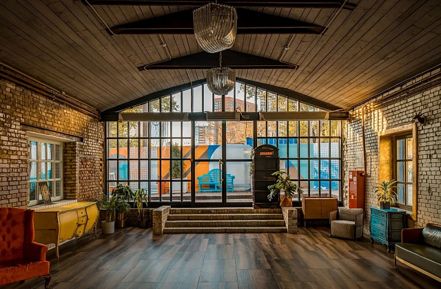 LOFT HALL #4 — Cindy